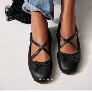 Black Ballerina Flats by Circus NY Size 6